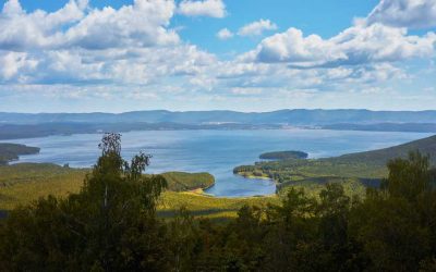 Лучшие места для летнего отдыха на Урале в 2023 году