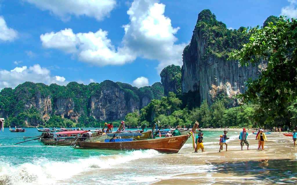 Куда лучше поехать в тайланд или вьетнам