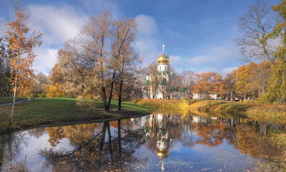 ТОП красивых мест для отдыха осенью в России